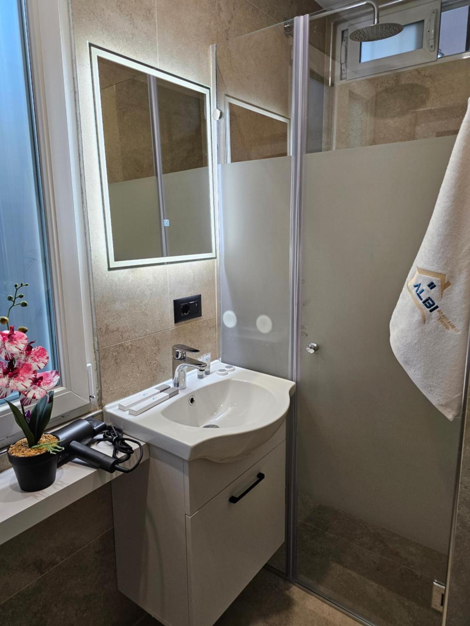 Albi Apartment Tirana Eksteriør billede